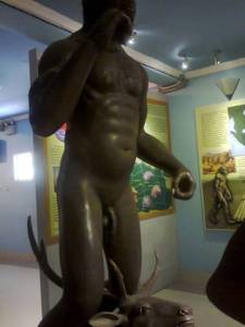 patung manusia purba di museum sangiran